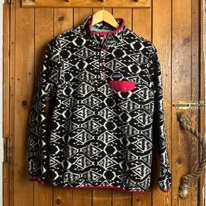 Patagonia Geometric Fish Synchilla Black/White/Pink Pattern Women’s Soze Medium